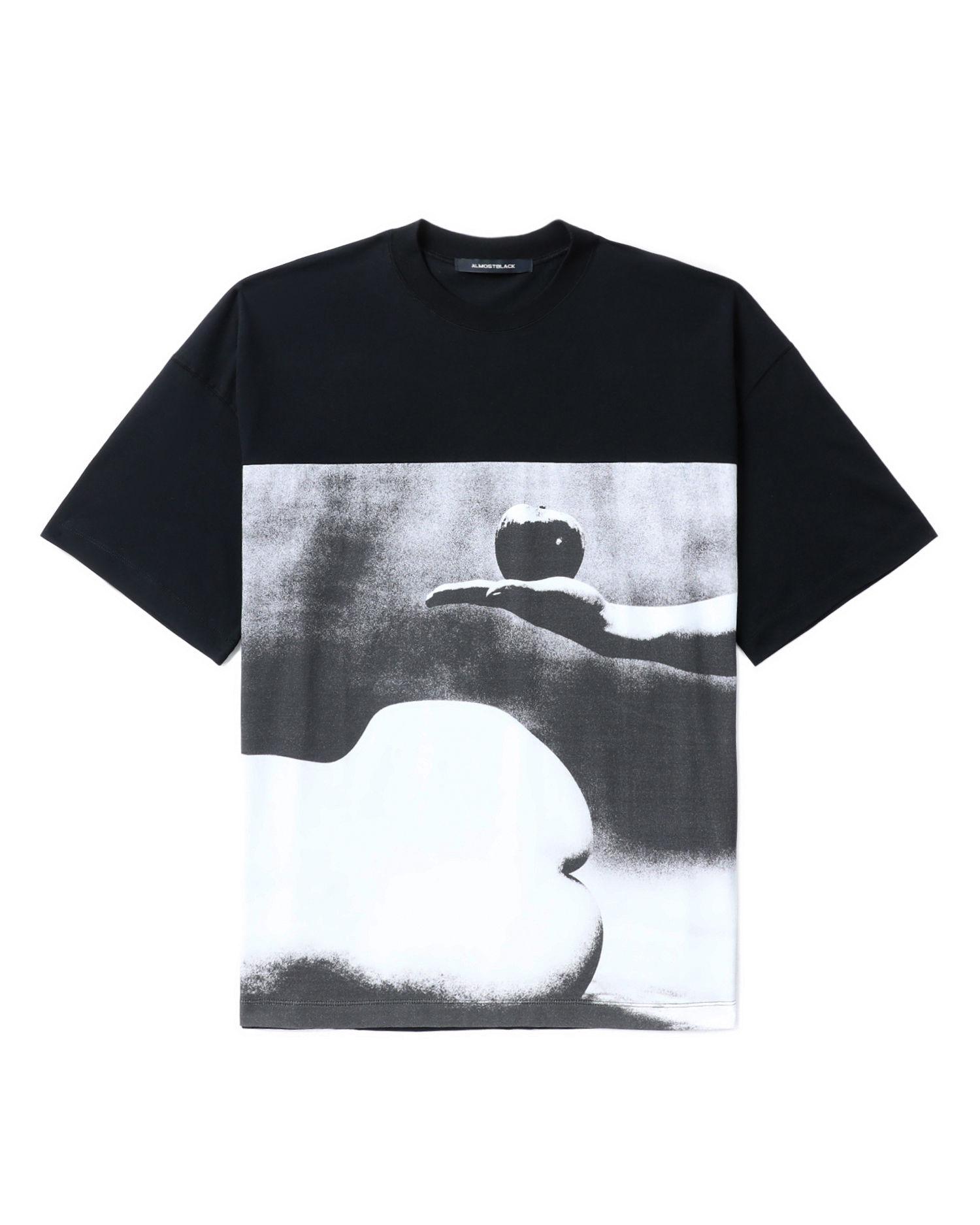 Graphic tee by ALMOSTBLACK