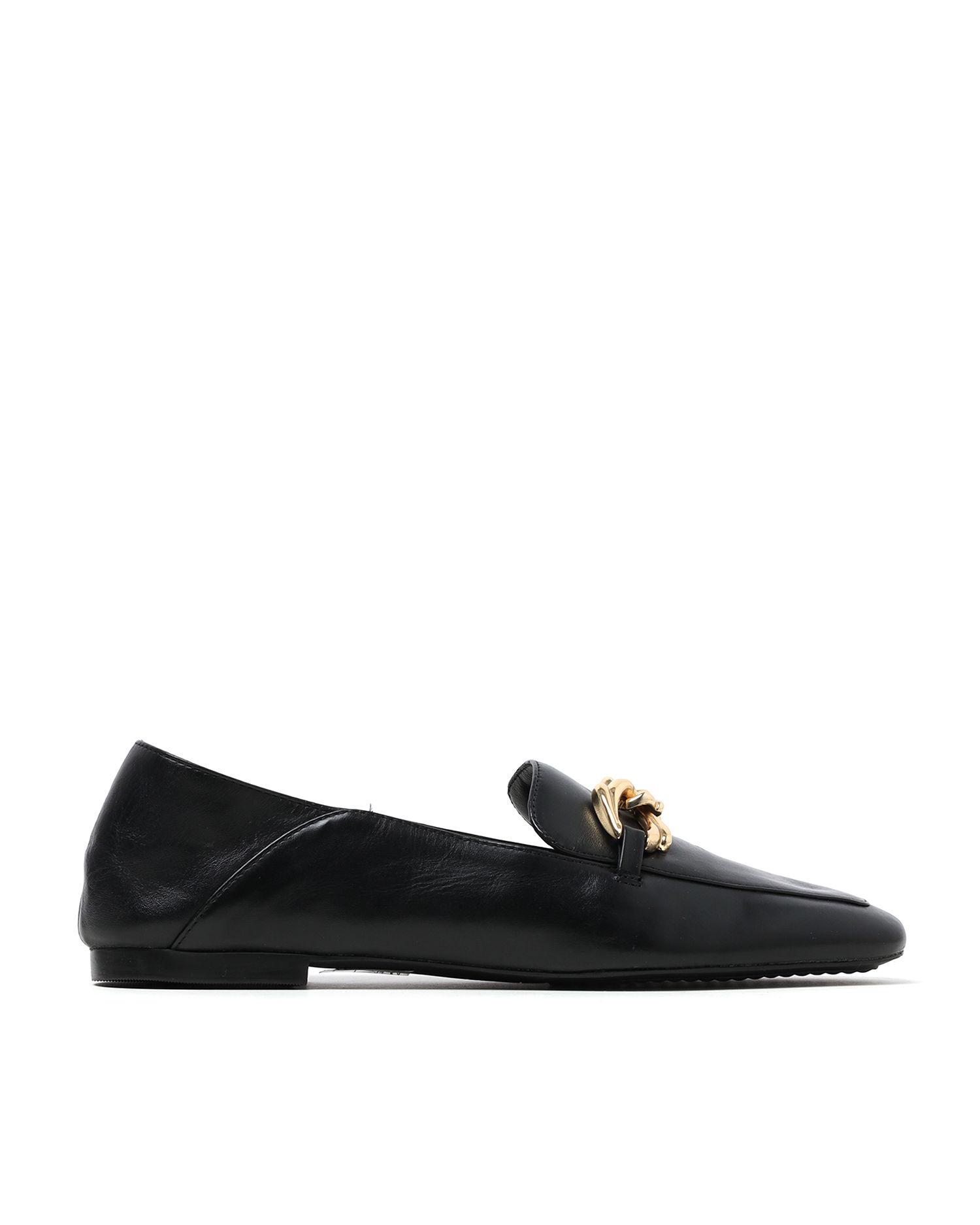 Chained loafers by AREZZO