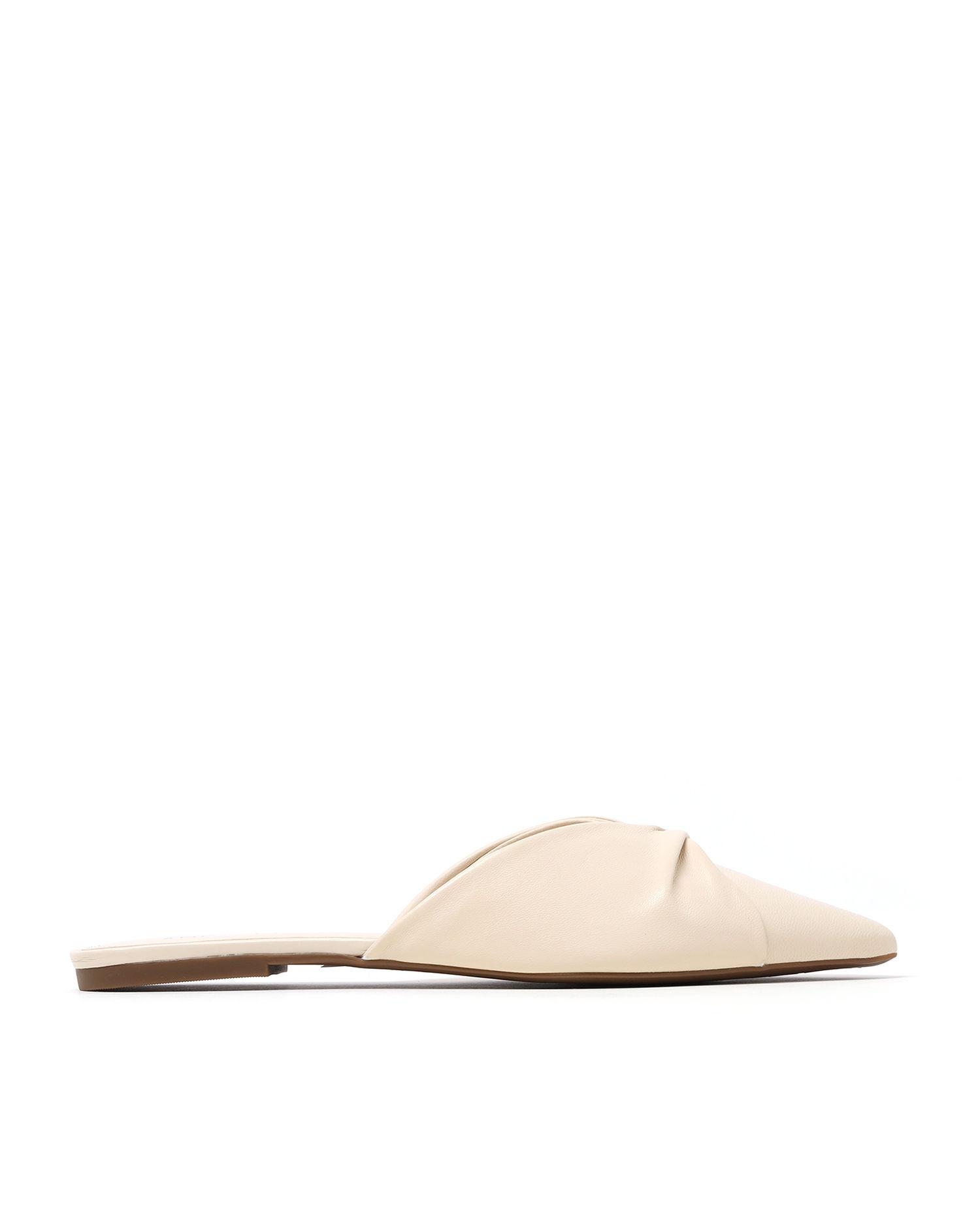 Twisted leather mules by AREZZO