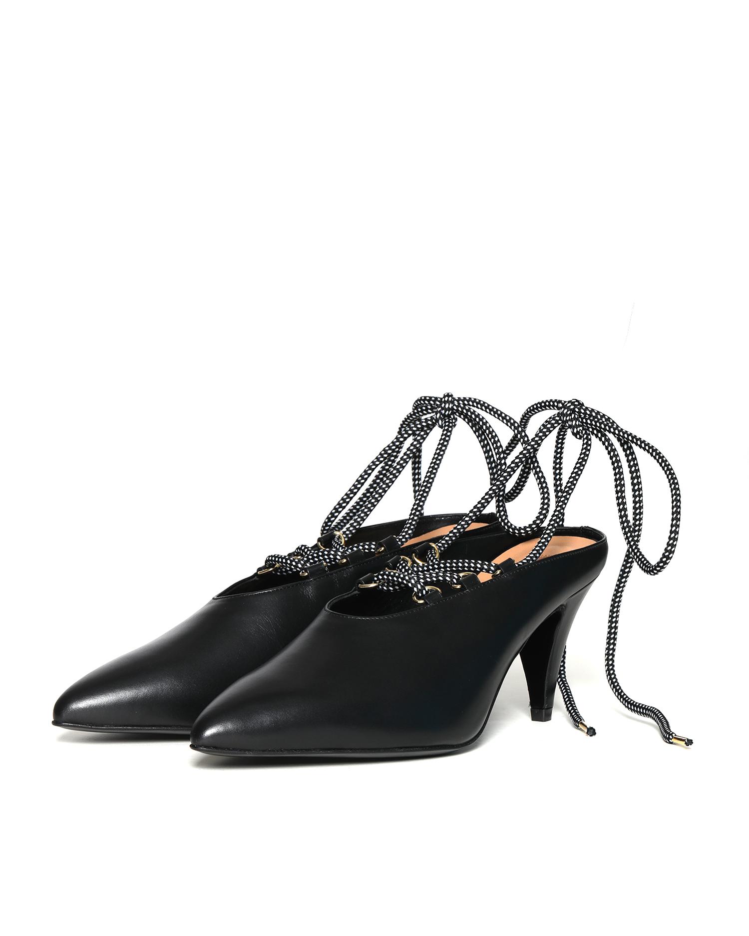 Lace-up pointed sabot by COLIAC
